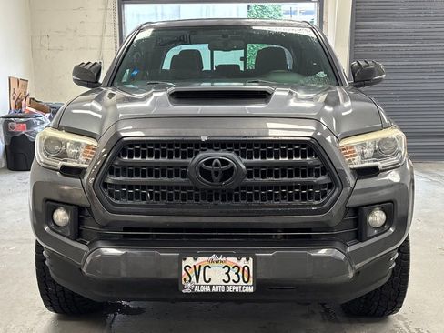 Used 2016 Toyota Tacoma TRD Sport image 6