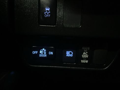 Used 2021 Toyota Tacoma TRD Off-Road w/ Technology Package AWD/4WD image 29