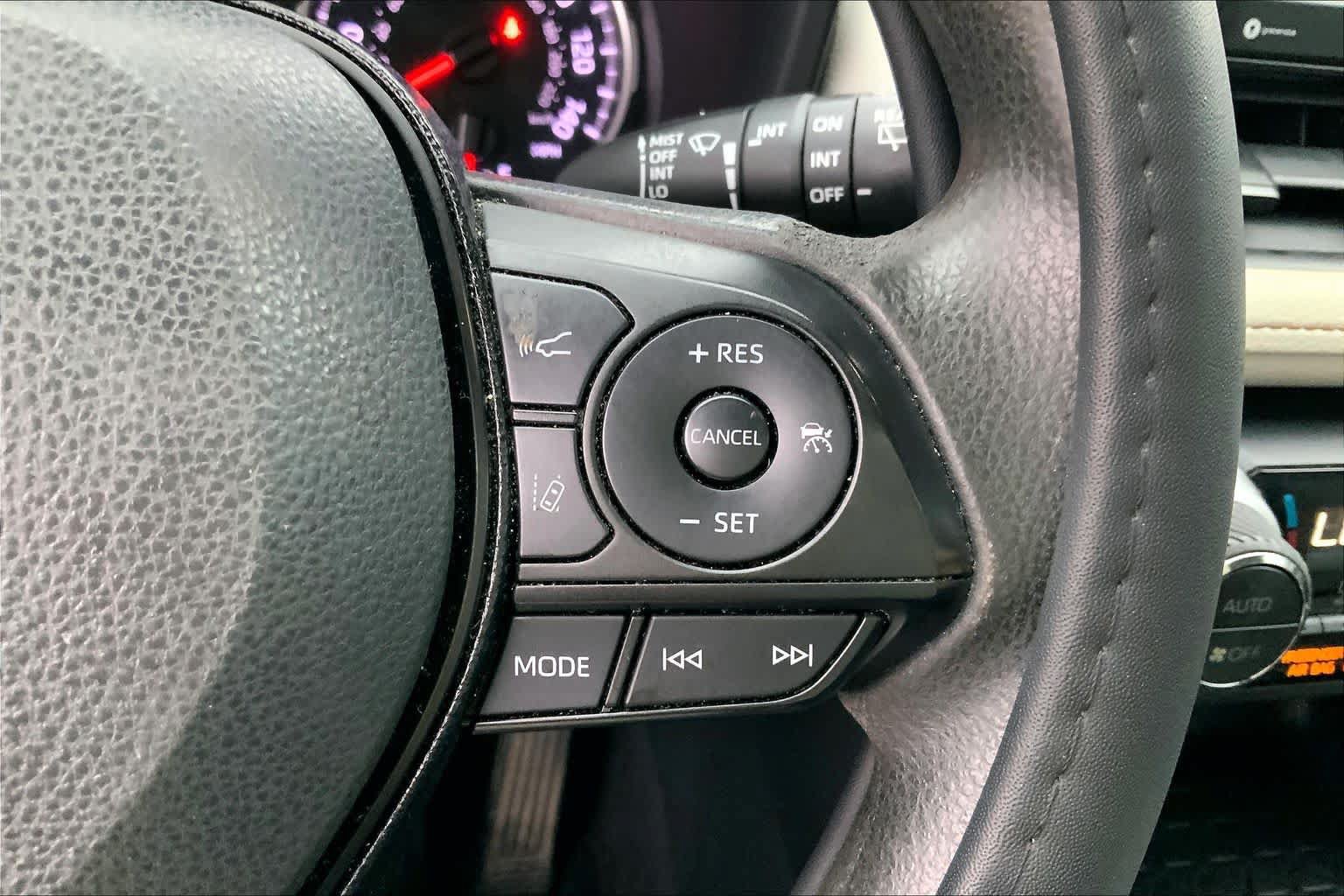 Used 2021 Toyota RAV4 XLE FWD image 23