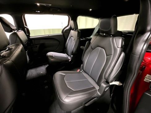 Used 2025 Chrysler Pacifica Select FWD image 26