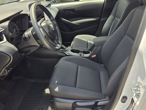 Certified 2025 Toyota Corolla LE FWD image 4
