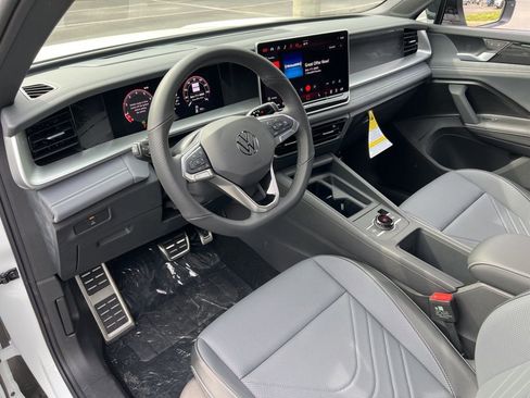 New 2026 Volkswagen Tiguan SE R-Line FWD image 14