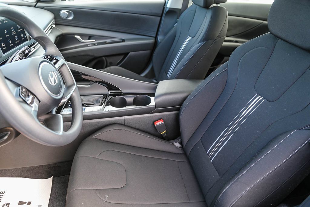 New 2026 Hyundai Elantra Hybrid w/ Cargo Package FWD image 17