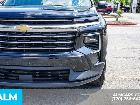 Used 2025 Chevrolet Traverse LT FWD image 17