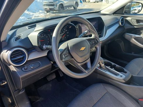 Used 2024 Chevrolet Trax LS w/ LS Convenience Package image 8