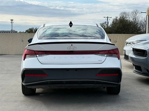 Used 2025 Hyundai Elantra SEL image 8
