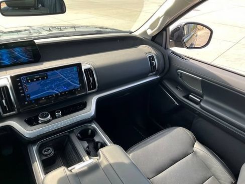Used 2025 Ford Expedition Max Platinum AWD/4WD image 15
