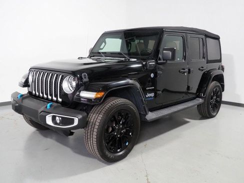 Used 2022 Jeep Wrangler Unlimited Sahara w/ Safety Group image 10