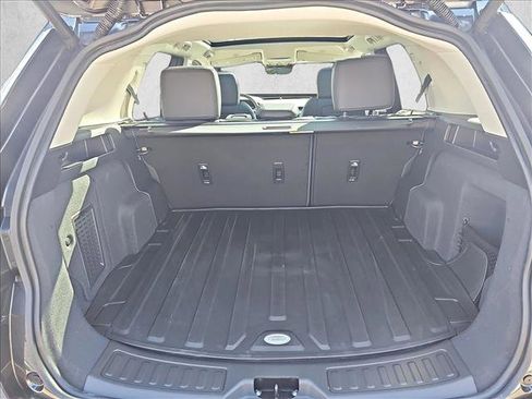 Used 2025 Land Rover Discovery Sport S image 12