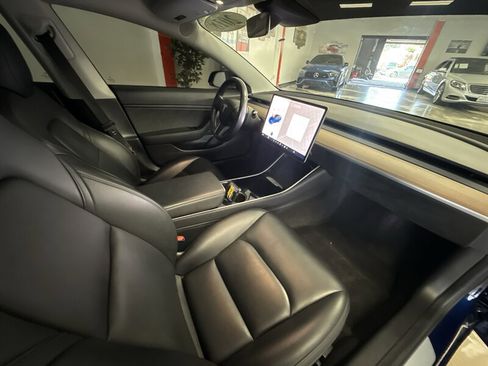 Used 2018 Tesla Model 3 Mid Range RWD image 15