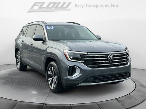 Certified 2025 Volkswagen Atlas SE FWD image 1
