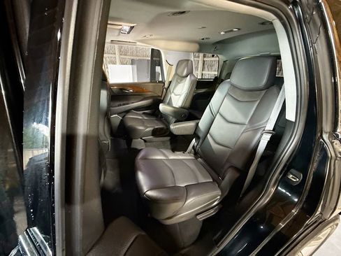 Used 2018 Cadillac Escalade Premium Luxury image 27