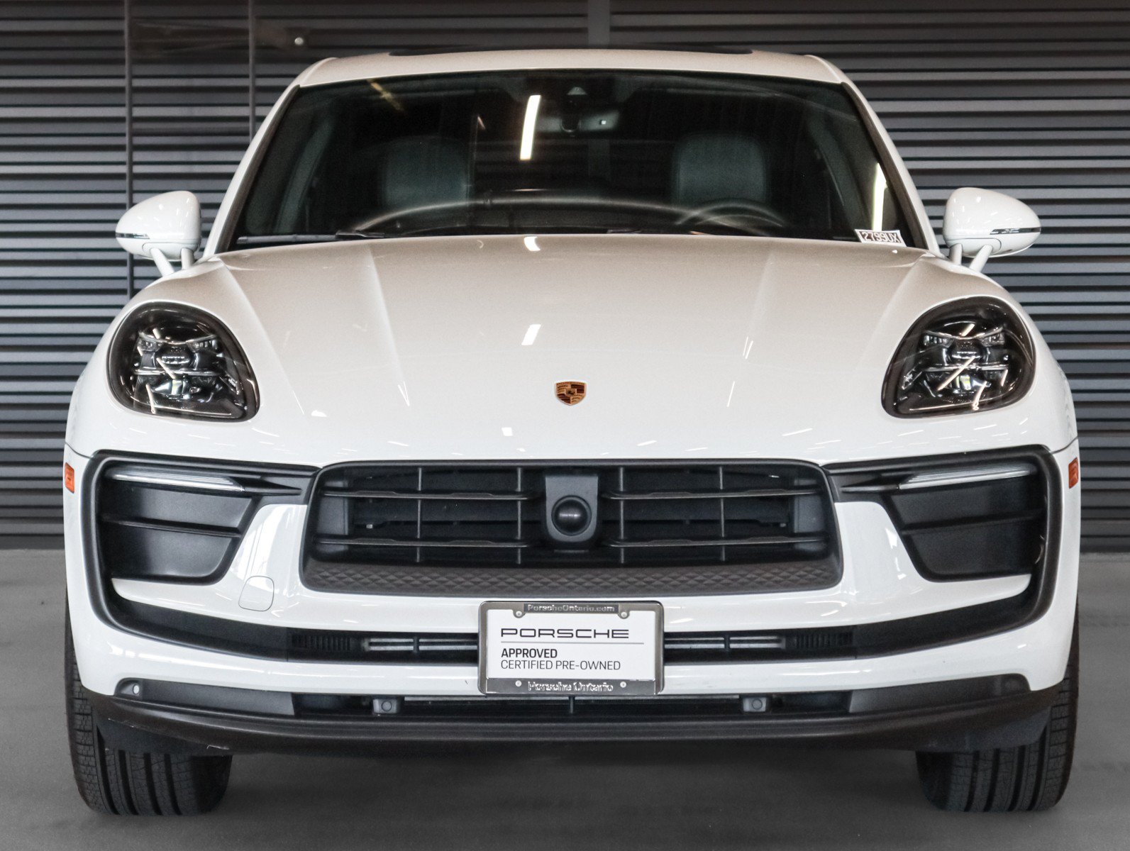 Certified 2024 Porsche Macan AWD/4WD image 8