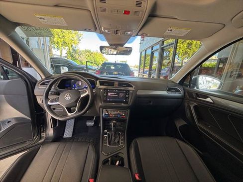 Used 2022 Volkswagen Tiguan SE w/ Panoramic Sunroof Package FWD image 20