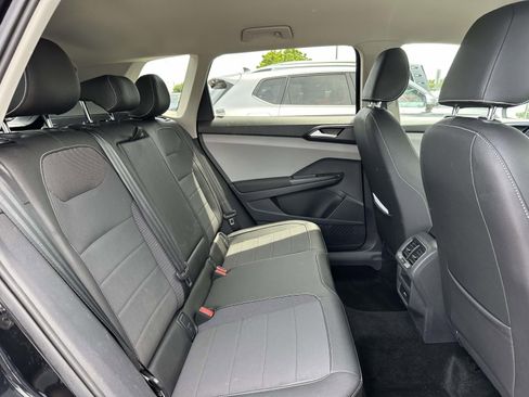 Certified 2023 Volkswagen Taos SE FWD image 11