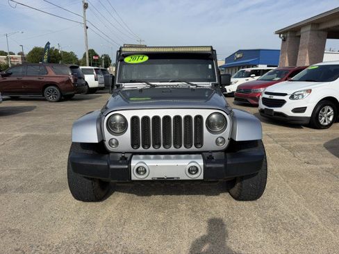 Used 2014 Jeep Wrangler Unlimited Sahara w/ Connectivity Group AWD/4WD image 3