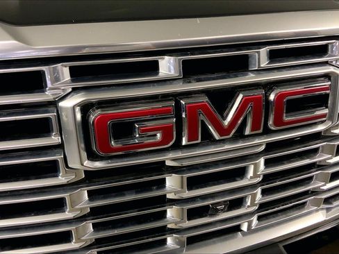 Used 2025 GMC Yukon XL Denali image 29