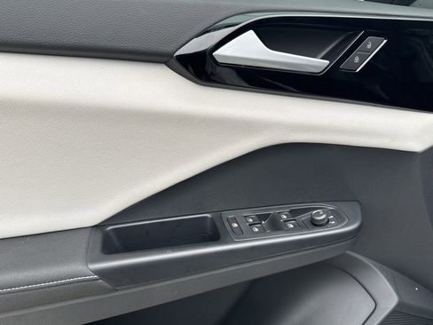 Certified 2025 Volkswagen Taos S image 37