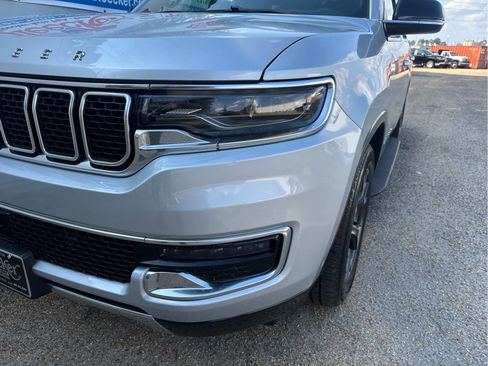Used 2024 Jeep Wagoneer Series III AWD/4WD image 11