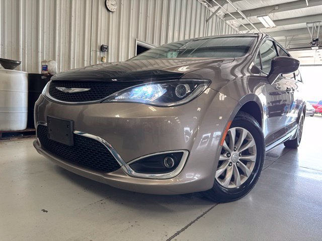 Used 2017 Chrysler Pacifica Touring-L FWD image 33