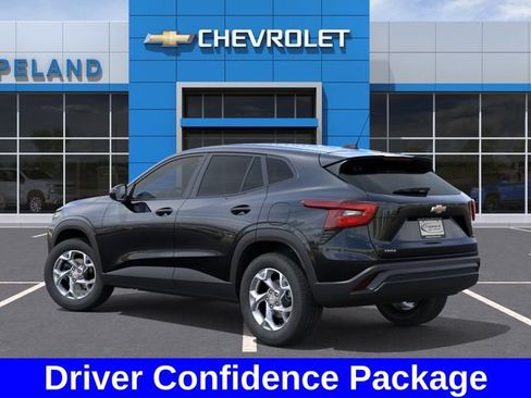 New 2026 Chevrolet Trax LS w/ LS Convenience Package FWD image 4