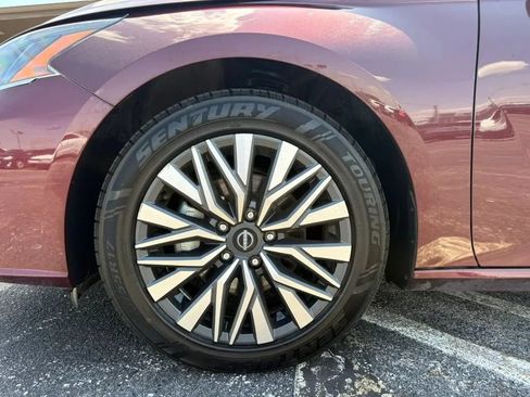 Used 2024 Nissan Altima 2.5 SV FWD image 25