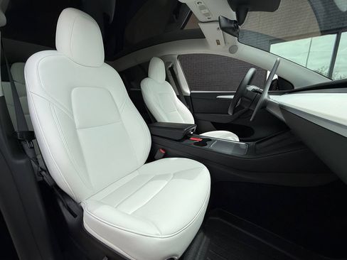 Used 2023 Tesla Model Y Long Range AWD/4WD image 4