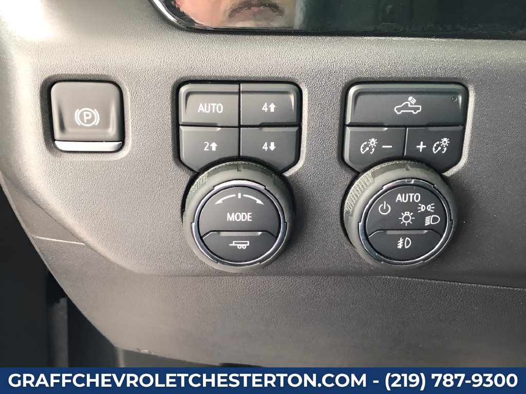 Used 2025 Chevrolet Silverado 1500 LT Trail Boss w/ Convenience Package II AWD/4WD image 33