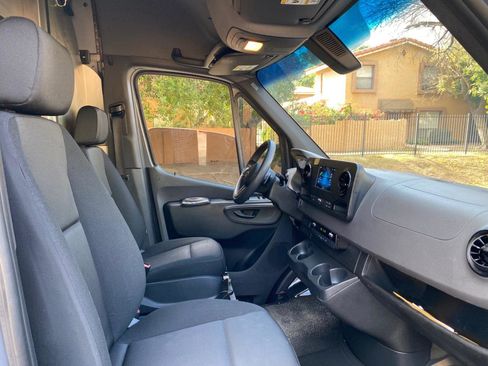 Used 2023 Mercedes-Benz Sprinter 2500 image 43