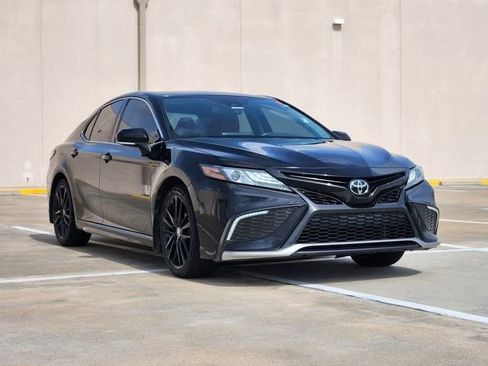 Used 2023 Toyota Camry XSE FWD image 3
