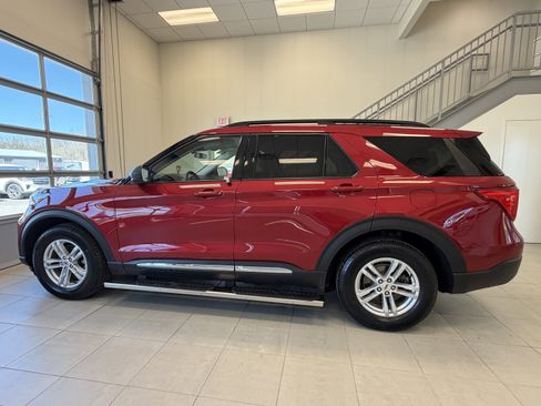 Used 2021 Ford Explorer XLT w/ Equipment Group 202A AWD/4WD image 4