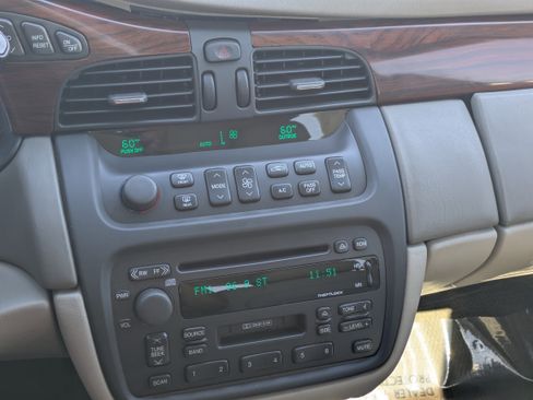 Used 2000 Cadillac De Ville w/ Comfort/Convenience Pkg image 26