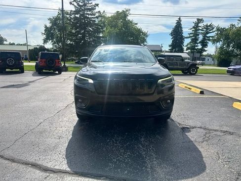 Used 2020 Jeep Cherokee Latitude Plus AWD/4WD image 2