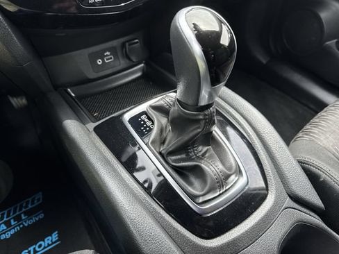 Used 2020 Nissan Rogue SV AWD/4WD image 15