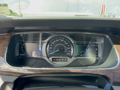 Used 2014 Ford Taurus Limited w/ Equipment Group 301A FWD image 15