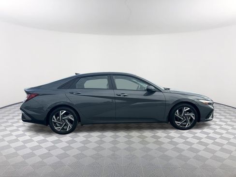 Used 2025 Hyundai Elantra Sport FWD image 4