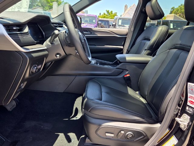 New 2026 Jeep Grand Cherokee Limited w/ Luxury Tech Group II RWD image 10