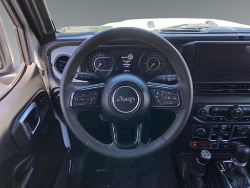 Used 2024 Jeep Gladiator Sport AWD/4WD image 12
