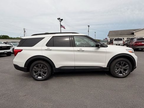 Used 2023 Ford Explorer XLT w/ XLT Sport Appearance Package AWD/4WD image 4