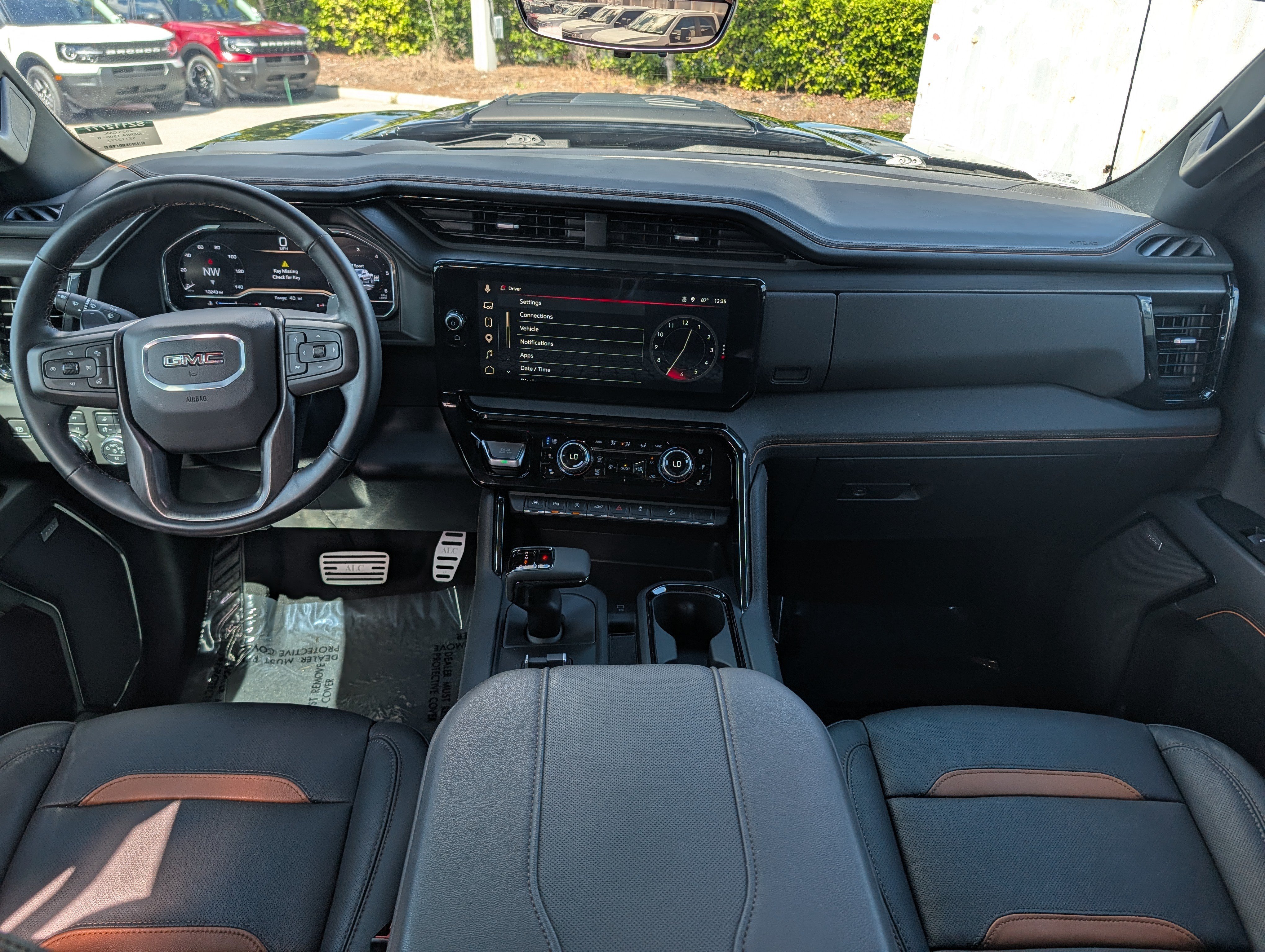 Used 2025 GMC Sierra 1500 AT4 w/ Technology Package AWD/4WD image 39