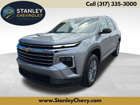 Used 2025 Chevrolet Traverse LT FWD image 1