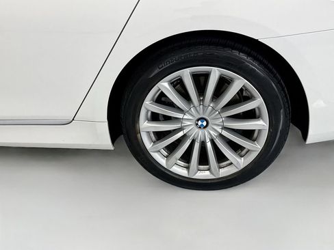 Used 2020 BMW 740i w/ Premium Package RWD image 30