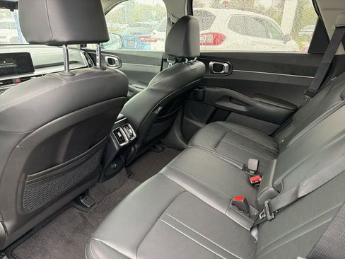 Used 2024 Kia Sorento S w/ Panoramic Sunroof Package AWD/4WD image 9