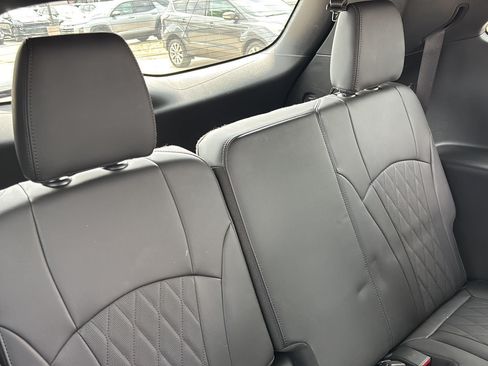 Used 2024 Buick Enclave Avenir w/ Avenir Technology Package AWD/4WD image 25