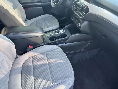Used 2022 Ford Escape SE FWD image 36