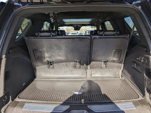 Used 2022 Cadillac Escalade Premium Luxury image 41