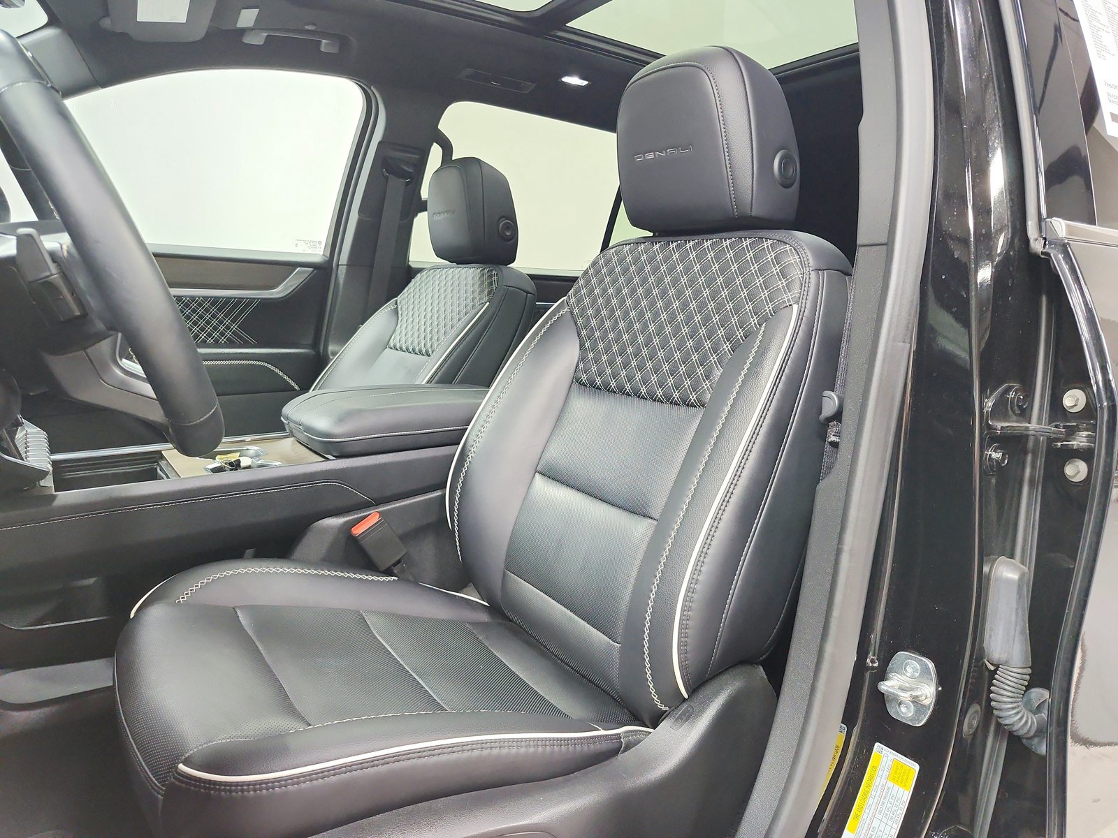 Used 2025 GMC Acadia Denali w/ Super Cruise Package AWD/4WD image 18