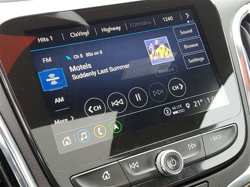 Used 2023 Chevrolet Equinox Premier image 16