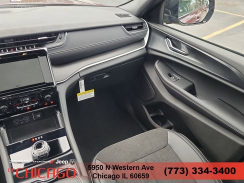 New 2025 Jeep Grand Cherokee Altitude AWD/4WD image 16