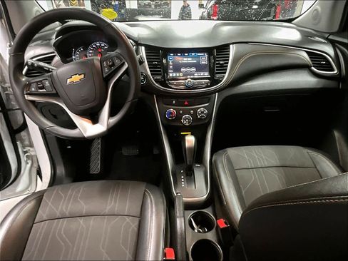 Used 2018 Chevrolet Trax LT w/ LT Convenience Package image 21